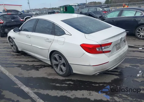 2018 Honda Accord Touring z USA, uszkodzony, nr VIN 1HGCV1F96JA117136